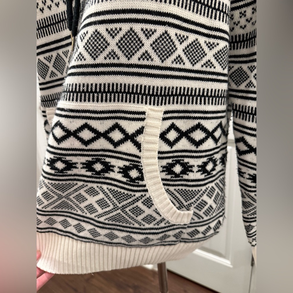 Carbon Aztec Patterned Hoodie - Picture 5 of 8